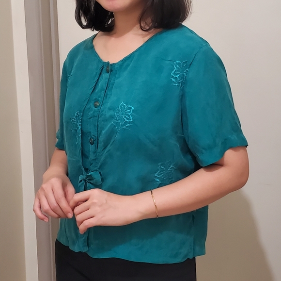 Vintage Action Wearembroidered top - Picture 7 of 8